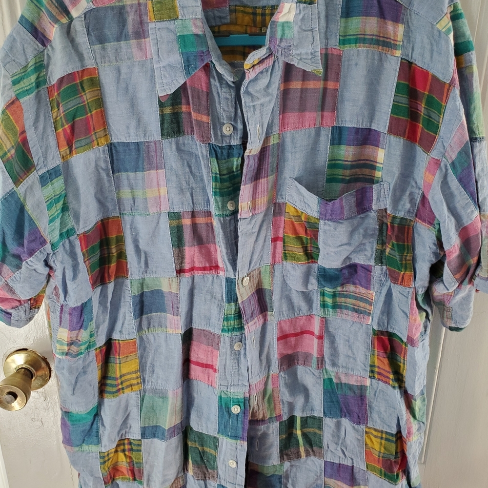 Men's East Island short sleeved Button down size L